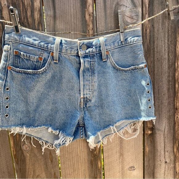 Levi’s 501 Cutoff Button Fly Grommet Detail Jean Shorts SZ 27 - Picture 4 of 12